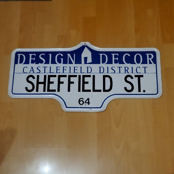 Sheffield St Sign. - Picture 1 of 2